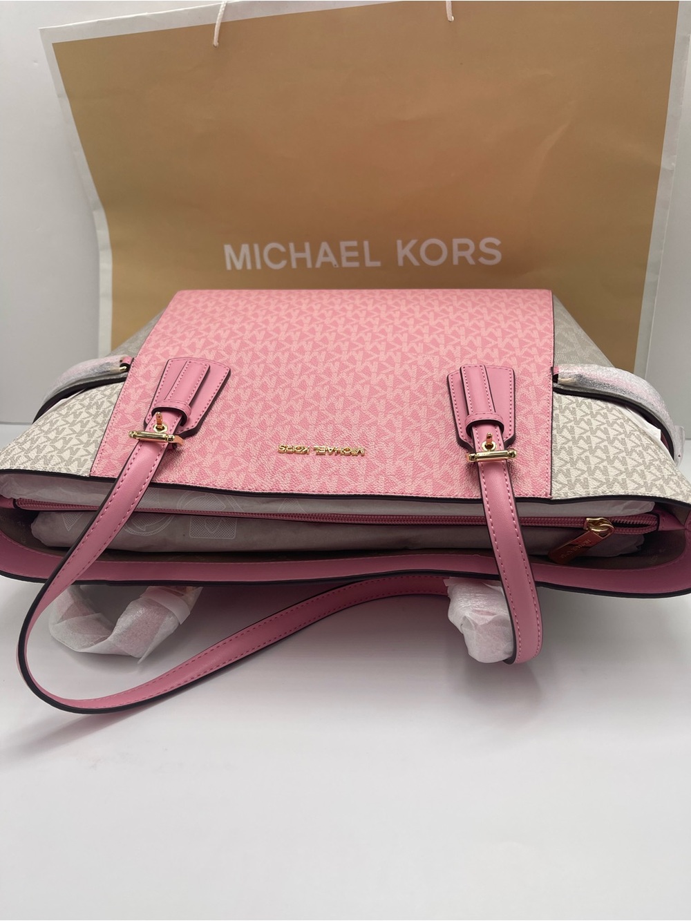 MICHAEL KORS Voyager Lg Color-Block Signature Logo TZ EW Shoulder Tote
Carnation - Picture 5 of 16